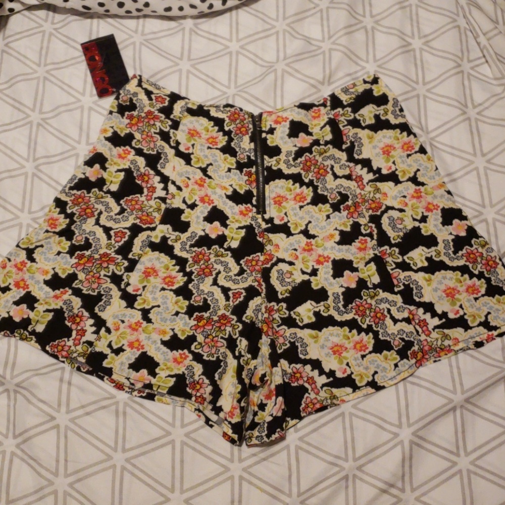 Bongo Hi Rise Flutter Black Floral Shorts